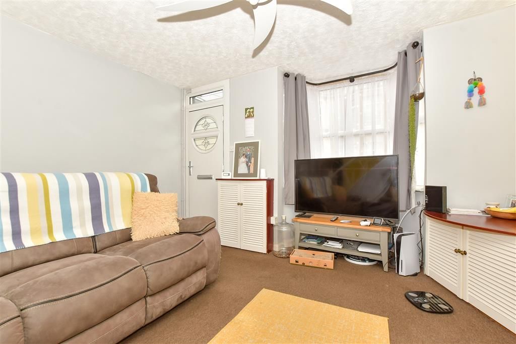 Property photo 3 of 9 Lounge