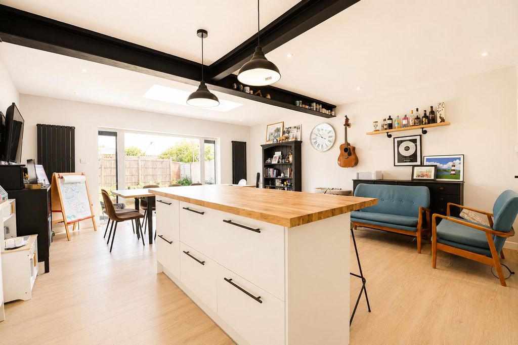 Property photo 3 of 17 Kitchen Island..Jpg