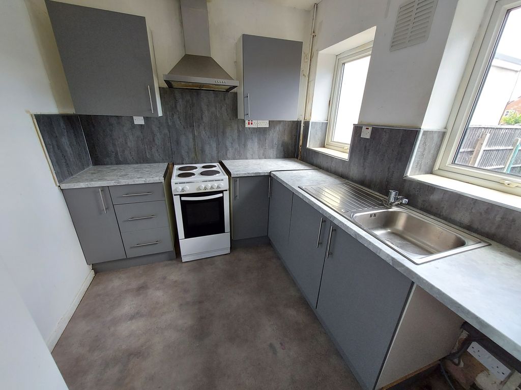 Property photo 3 of 8 Kitchen