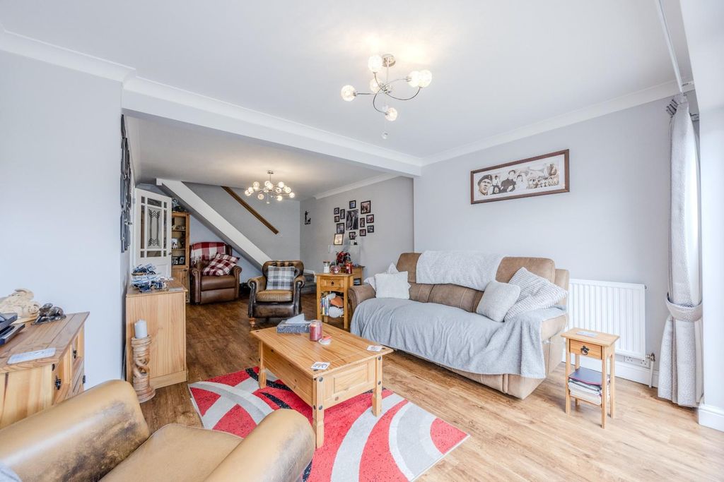 Property photo 3 of 33