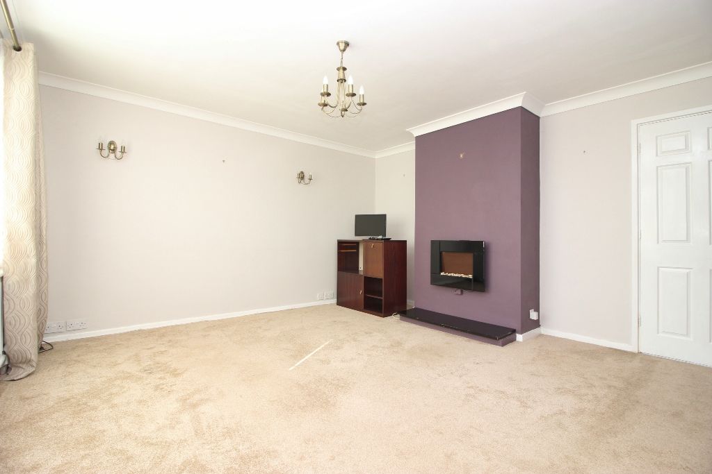 Property photo 3 of 25 Lounge