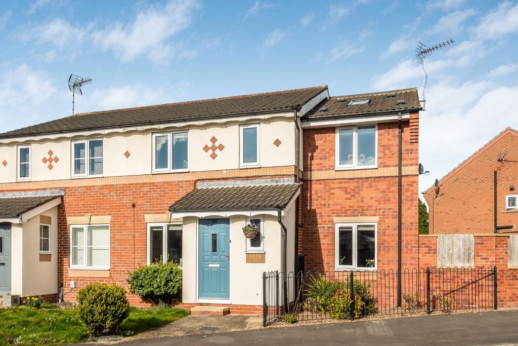 Property photo 1 of 15 40 Bielby Close4.Jpg