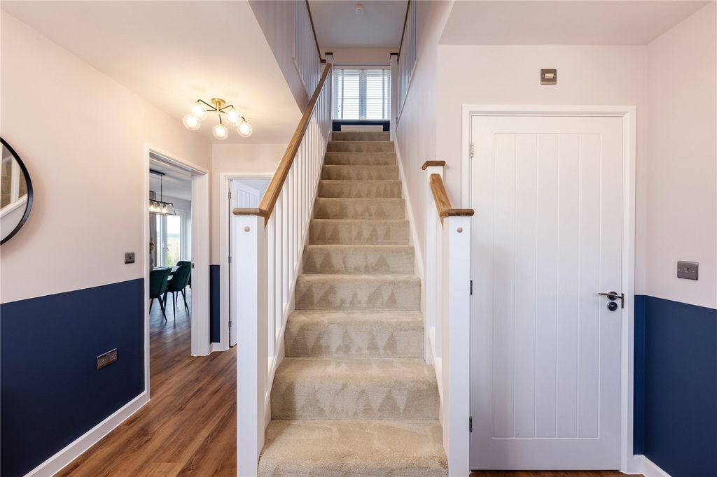 Property photo 2 of 8 Show Home