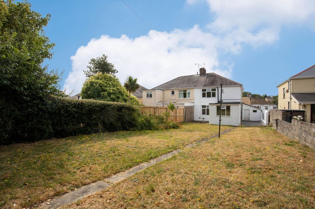 Property photo 2 of 31