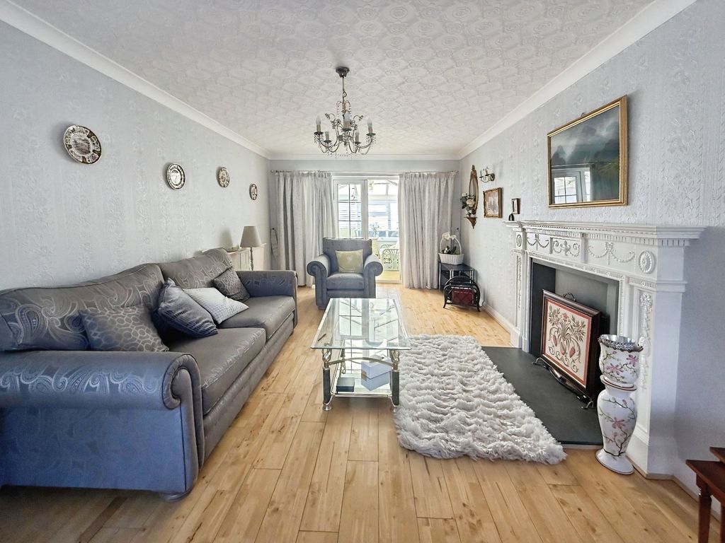 Property photo 3 of 19 Picture No. 01