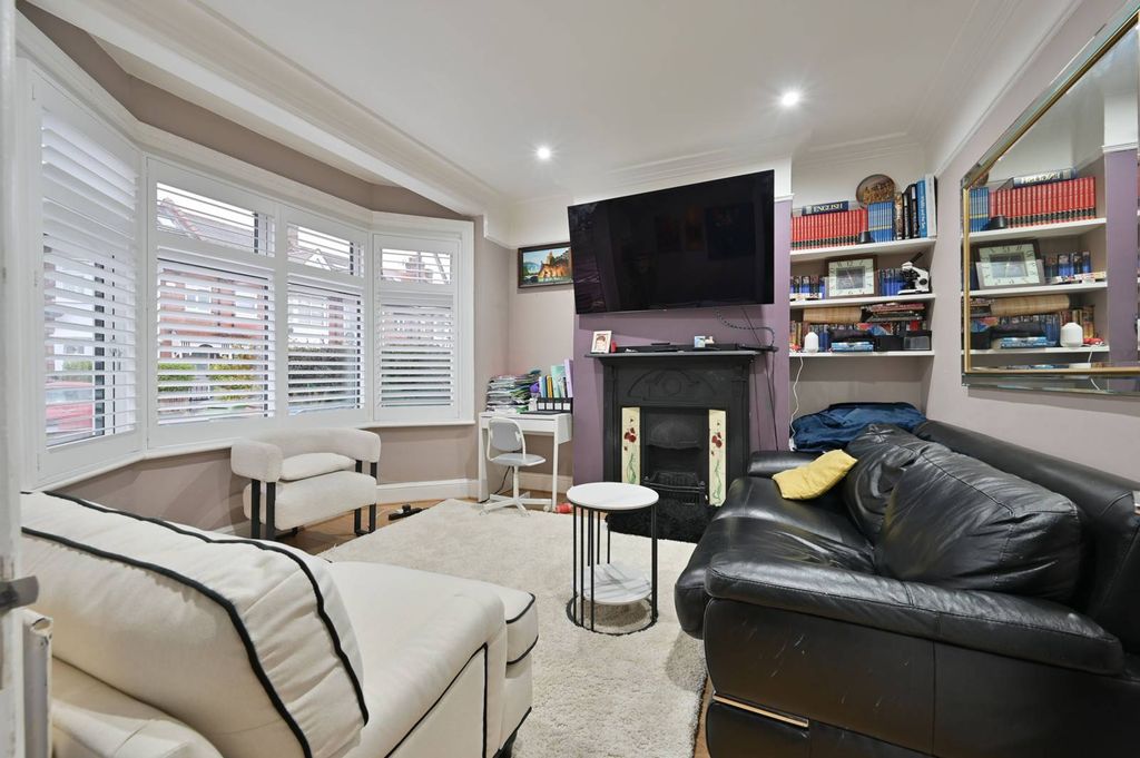 Property photo 2 of 20