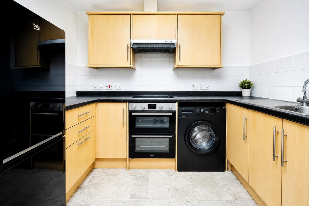 Property photo 3 of 12 Kitchen