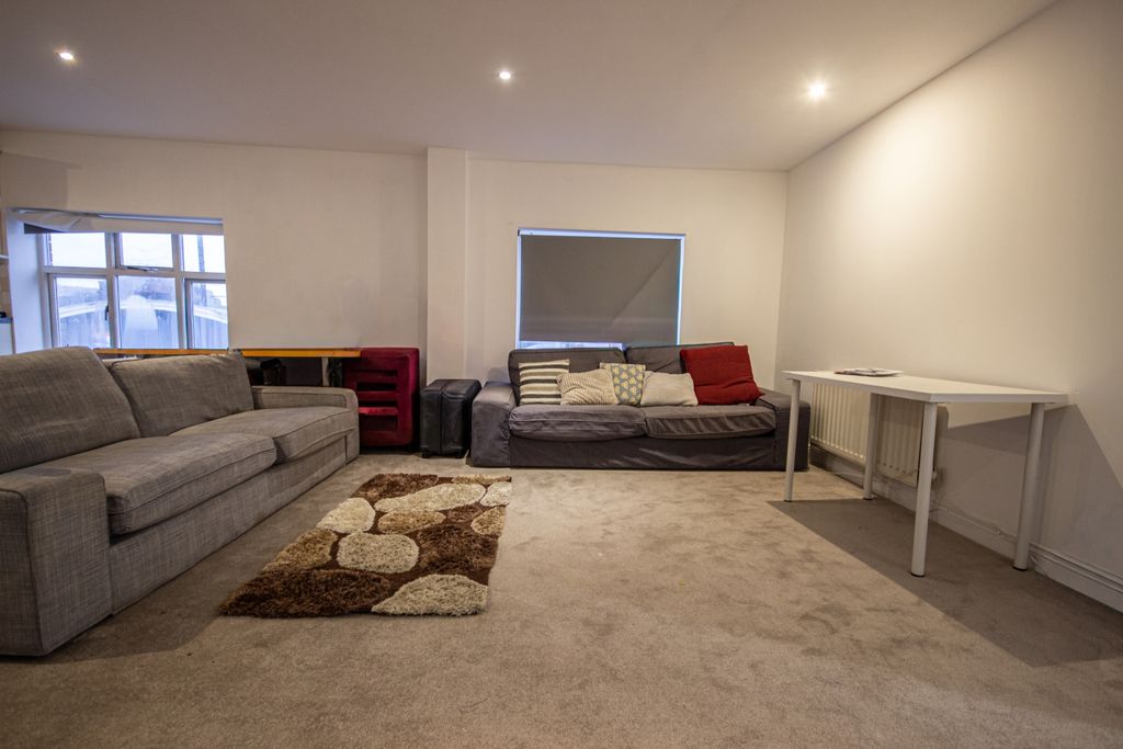 Property photo 3 of 11 2