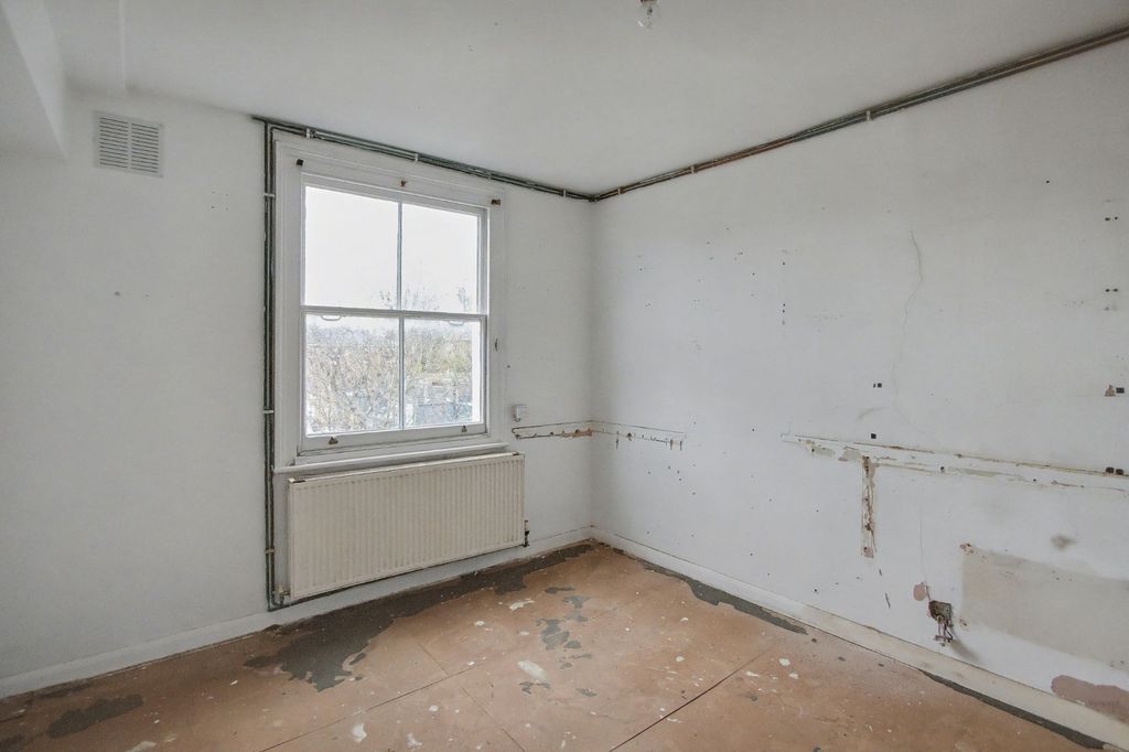 Property photo 3 of 10 318D Westbourne Park Road, Notting Hill, London W11 1Eq