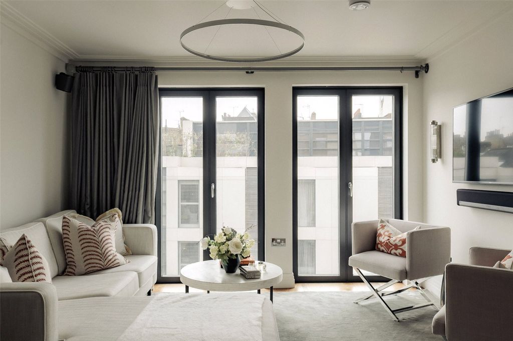 Property photo 2 of 20 Living Room