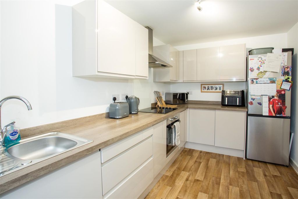 Property photo 3 of 30 Kitchen
