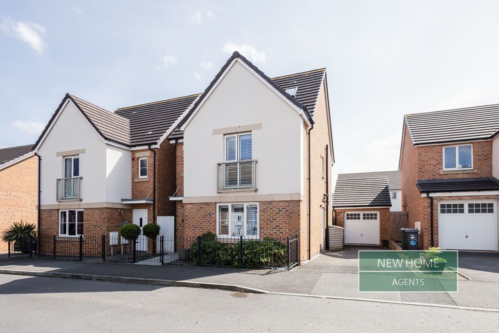 Property photo 1 of 27 Photo 11