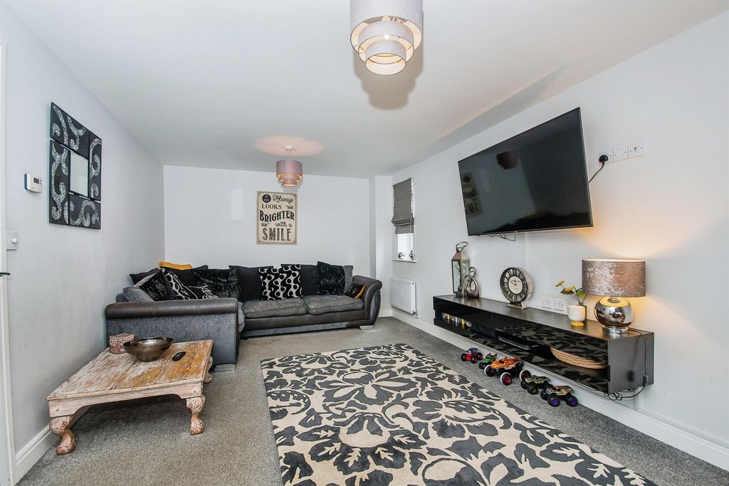 Property photo 3 of 12