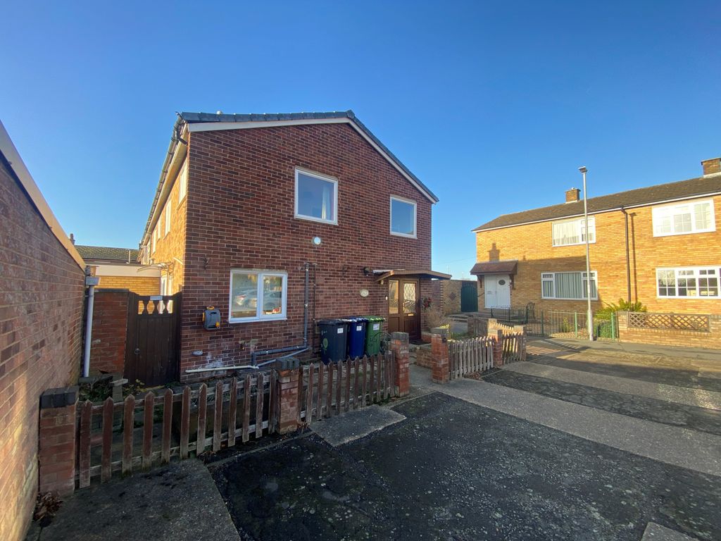 Property photo 1 of 11 Three Bed End Terrace For Sale Longsands Road, St. Neots Pe19