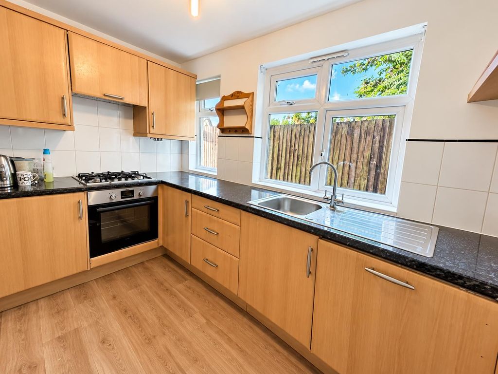 Property photo 2 of 5 Kitchen