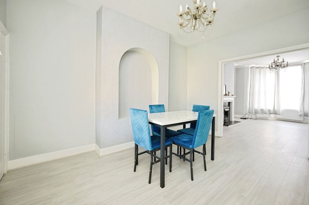 Property photo 2 of 19 Pbox-Img.Jpg