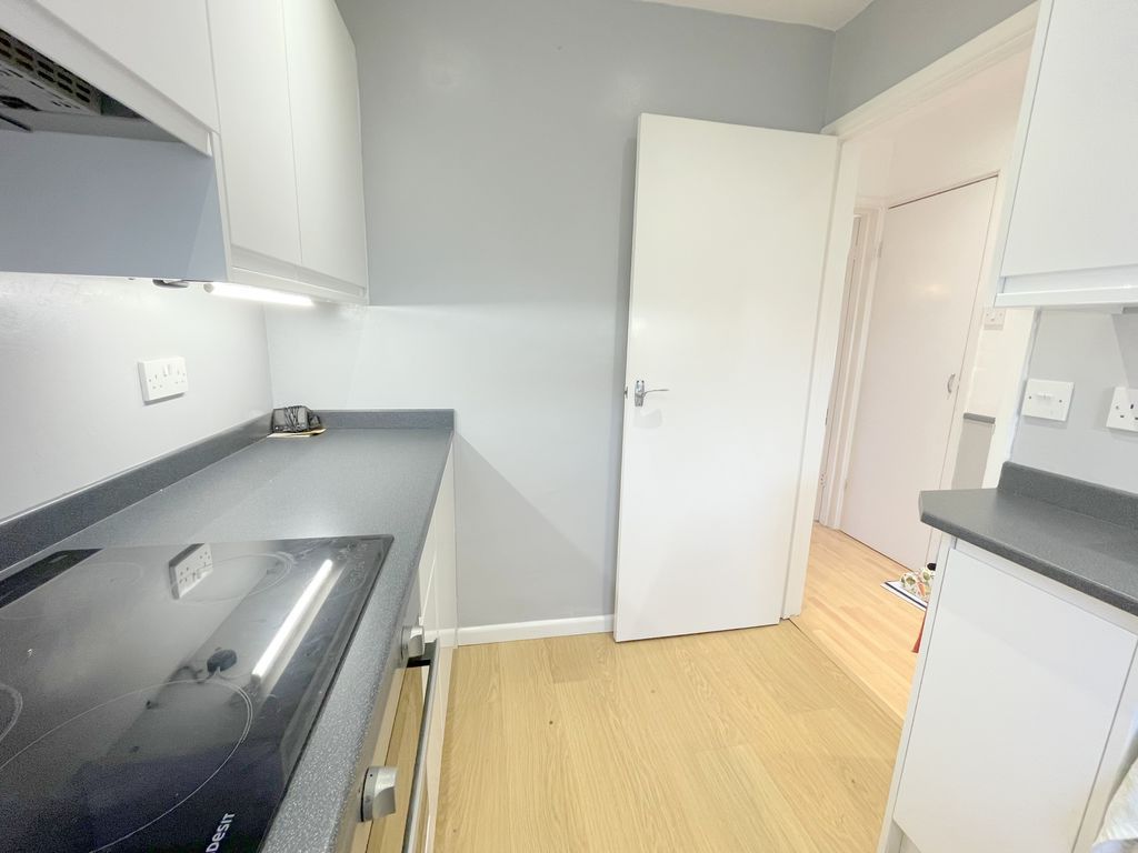 Property photo 2 of 17 Hastings Place