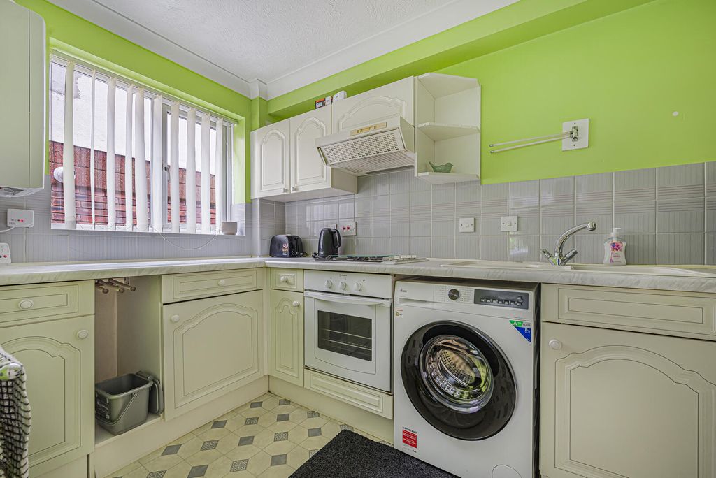 Property photo 2 of 14 Kitchen