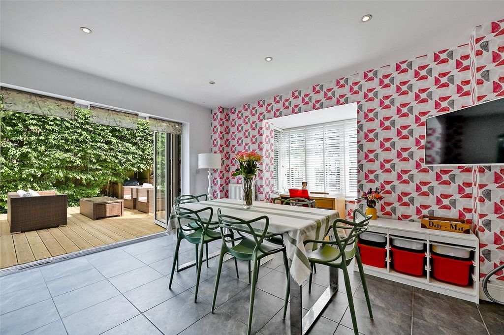 Property photo 2 of 10 Kitchen / Dining