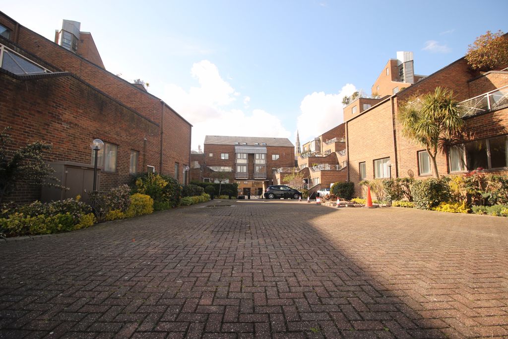 Property photo 2 of 18