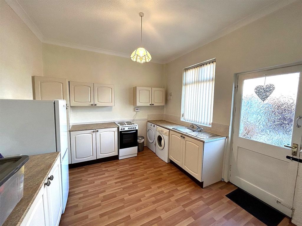 Property photo 3 of 7 Kitchen.Jpg