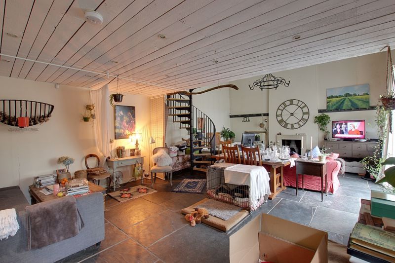 Property photo 2 of 12 Photo 3