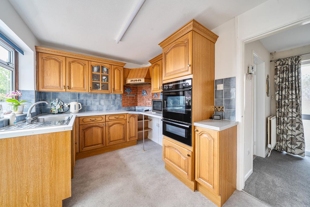 Property photo 2 of 20 Kitchen