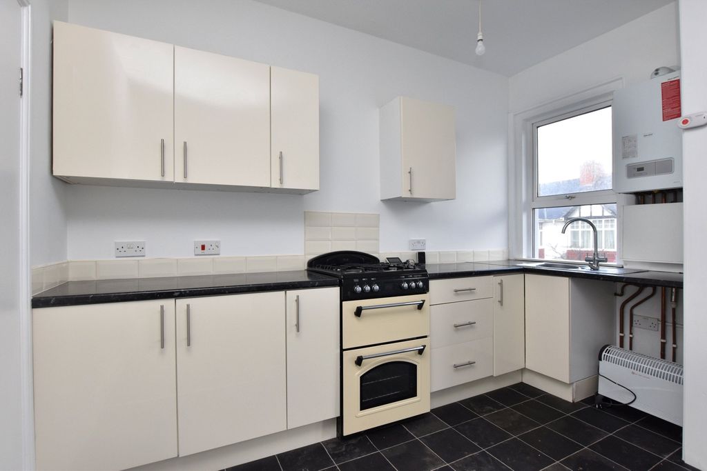 Property photo 2 of 8 Kitchen