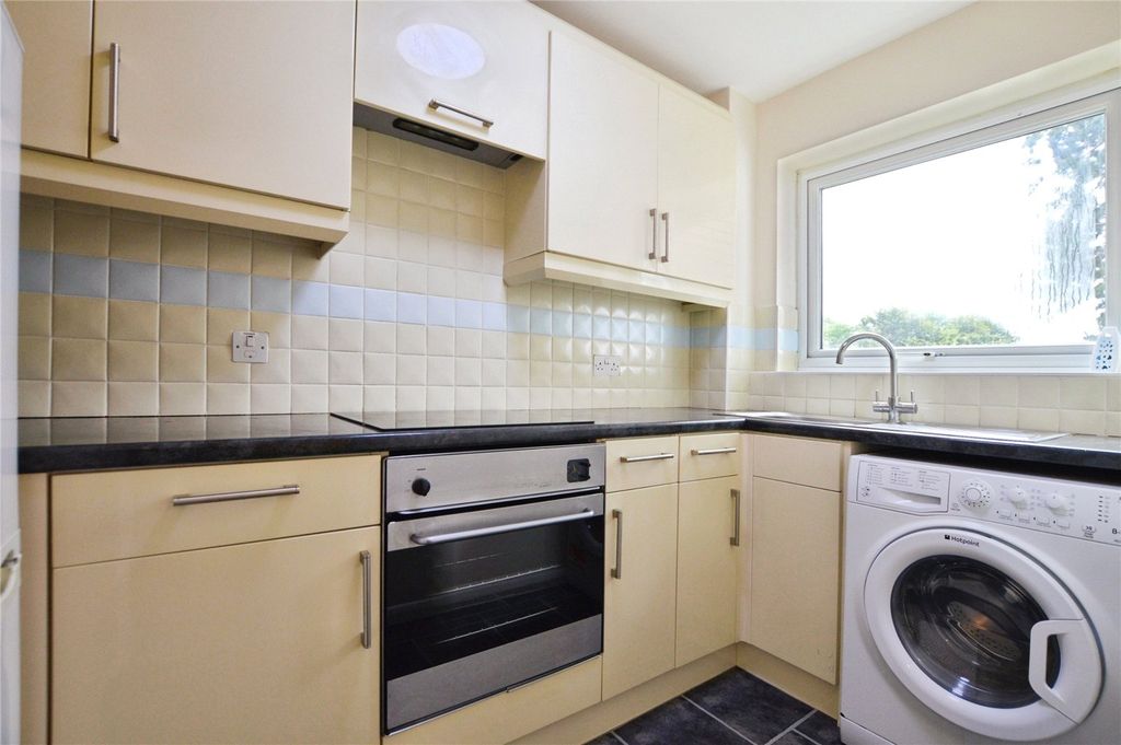 Property photo 3 of 8 Kitchen