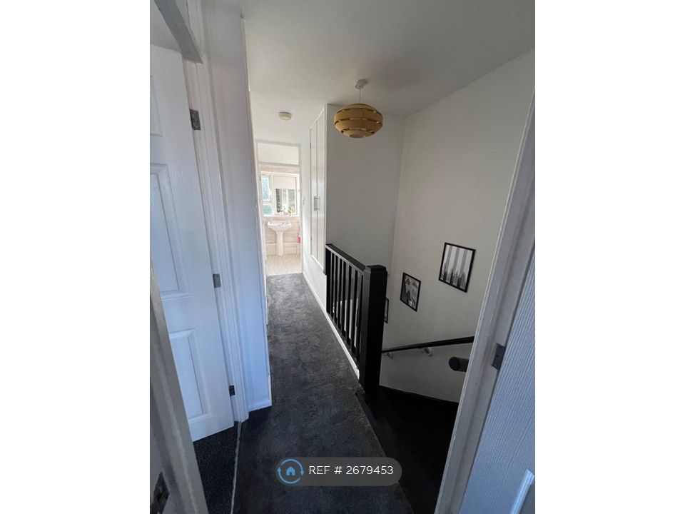 Property photo 3 of 18 Landing