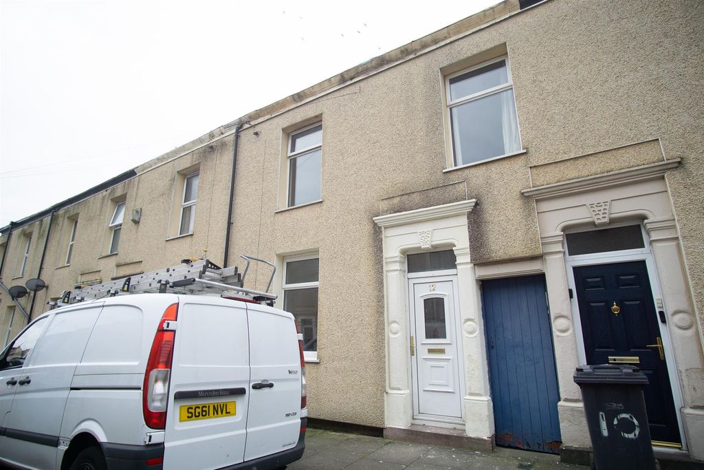 Property photo 1 of 7 Exterior