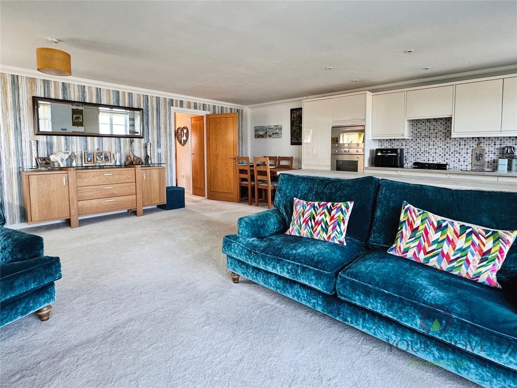 Property photo 2 of 18 Open Plan Lounge