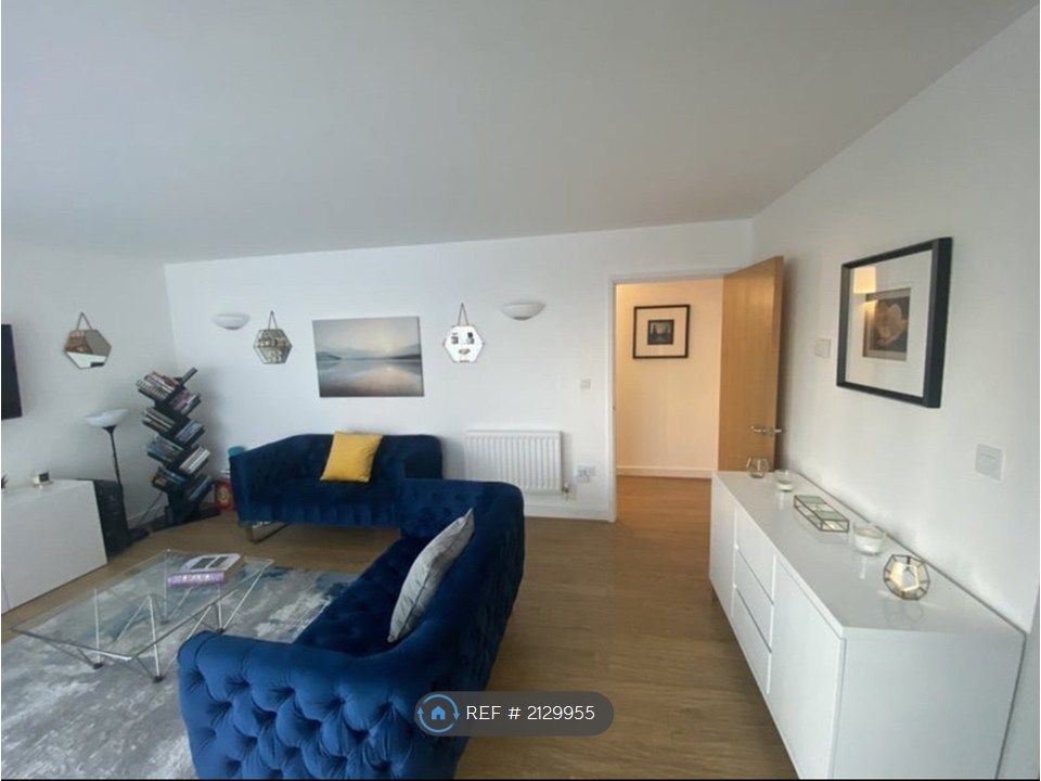 Property photo 2 of 18 Lounge