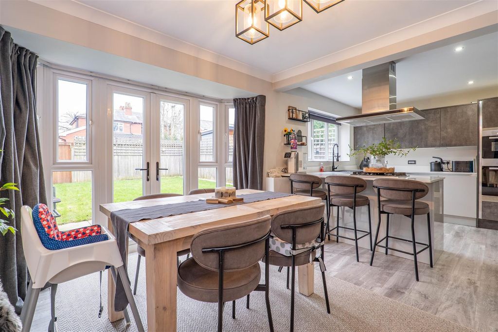 Property photo 3 of 31 Lounge/Kitchen/Diner