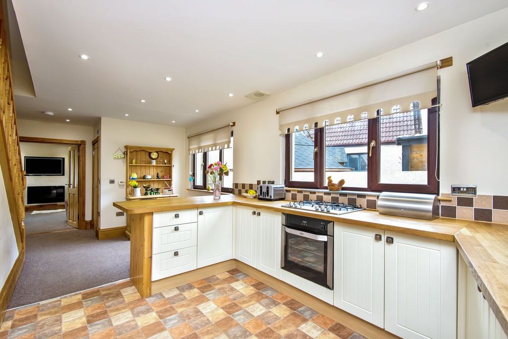 Property photo 3 of 18