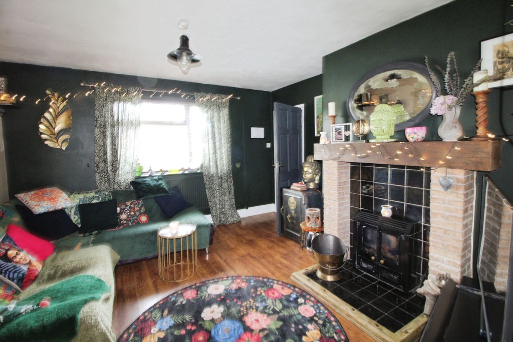 Property photo 3 of 25 Lounge,.Jpg