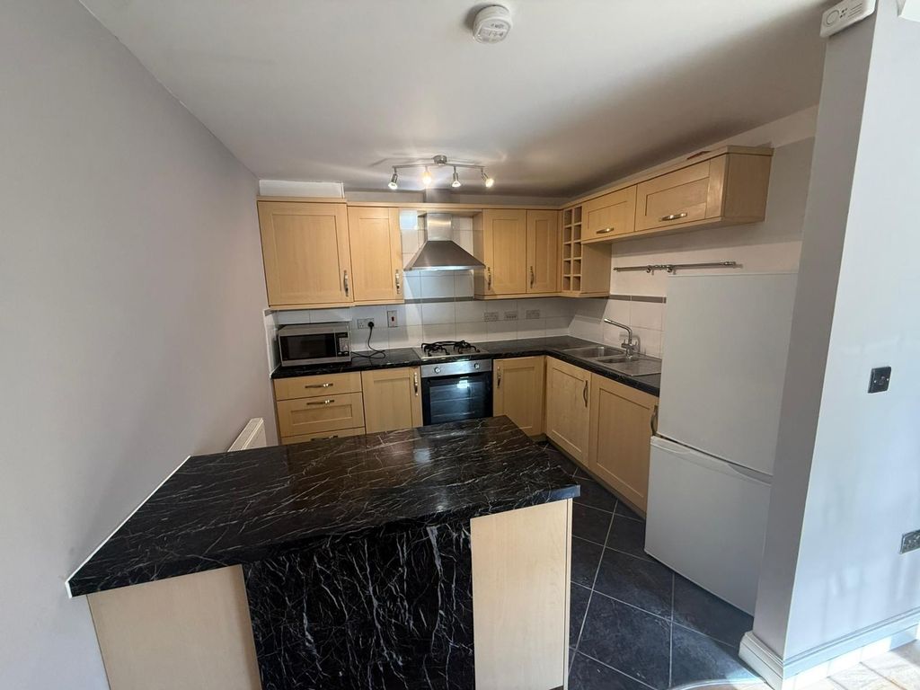 Property photo 3 of 8 Kitchen