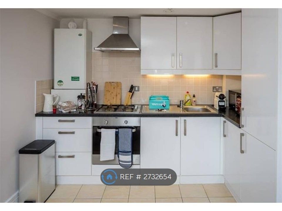 Property photo 3 of 9 Kitchen