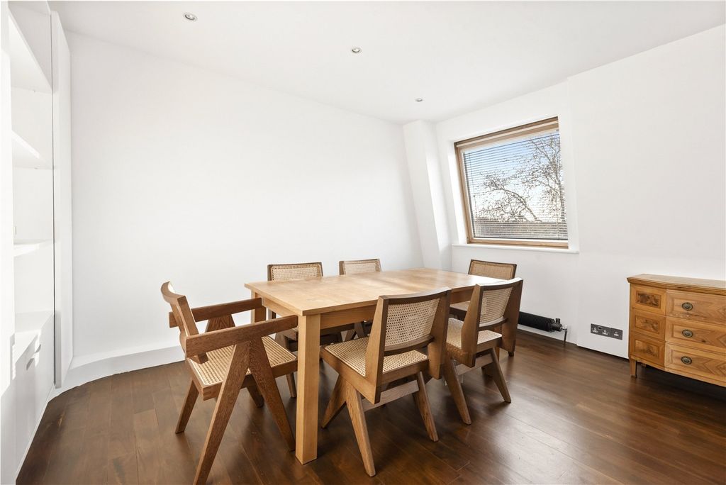 Property photo 3 of 10 Dining
