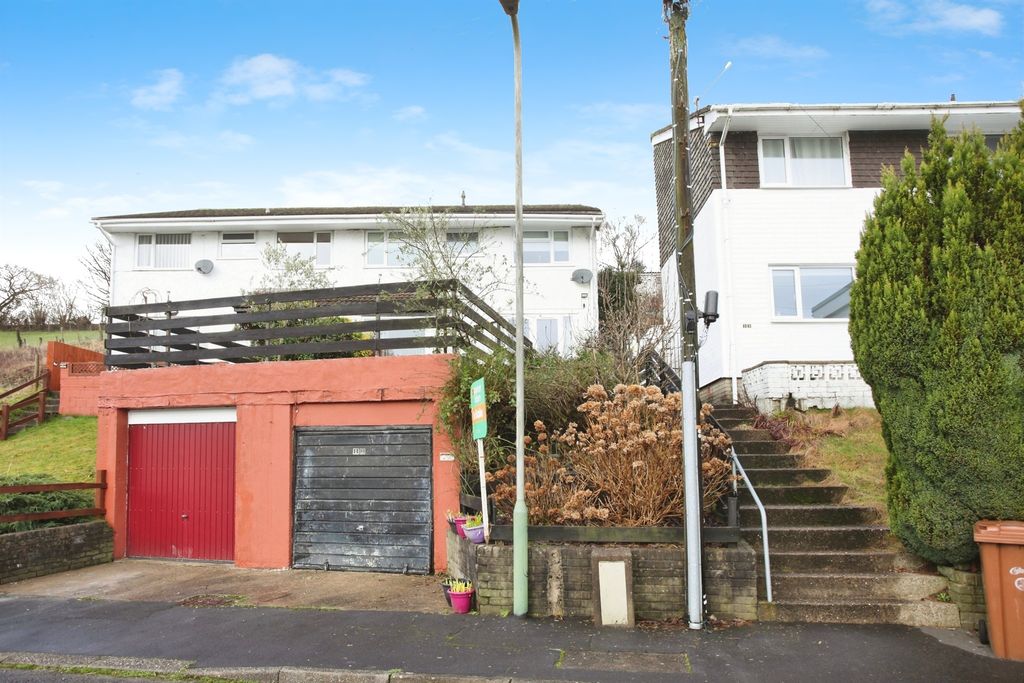 Property photo 2 of 20