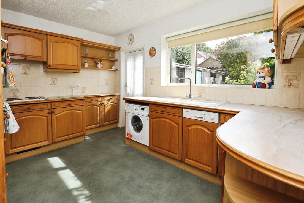 Property photo 3 of 14 Kitchen