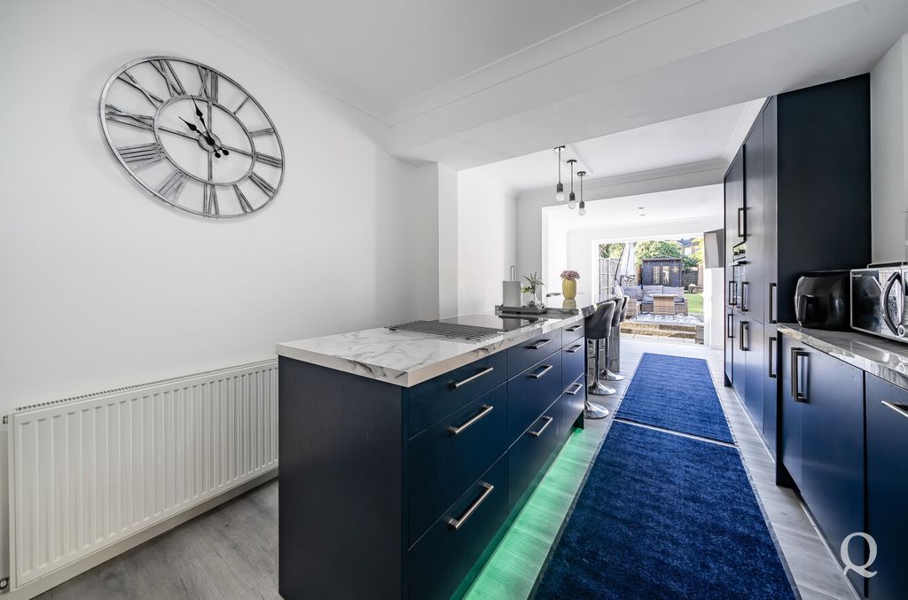 Property photo 3 of 20 c1004862-735A-4B2...