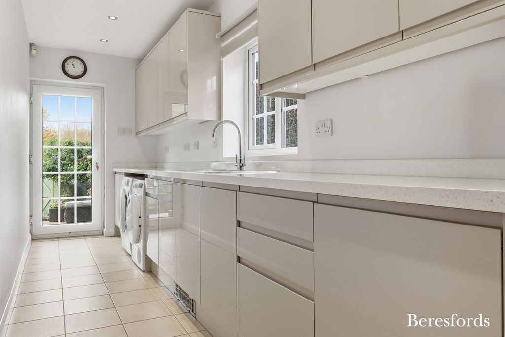 Property photo 3 of 28 Picture No. 10