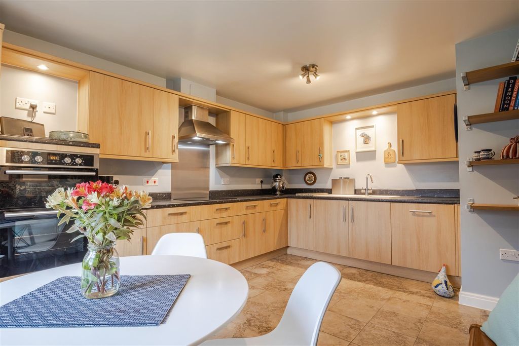 Property photo 3 of 36