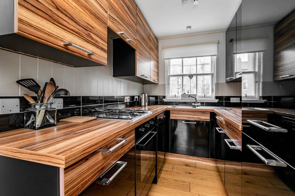 Property photo 2 of 9 Kitchen