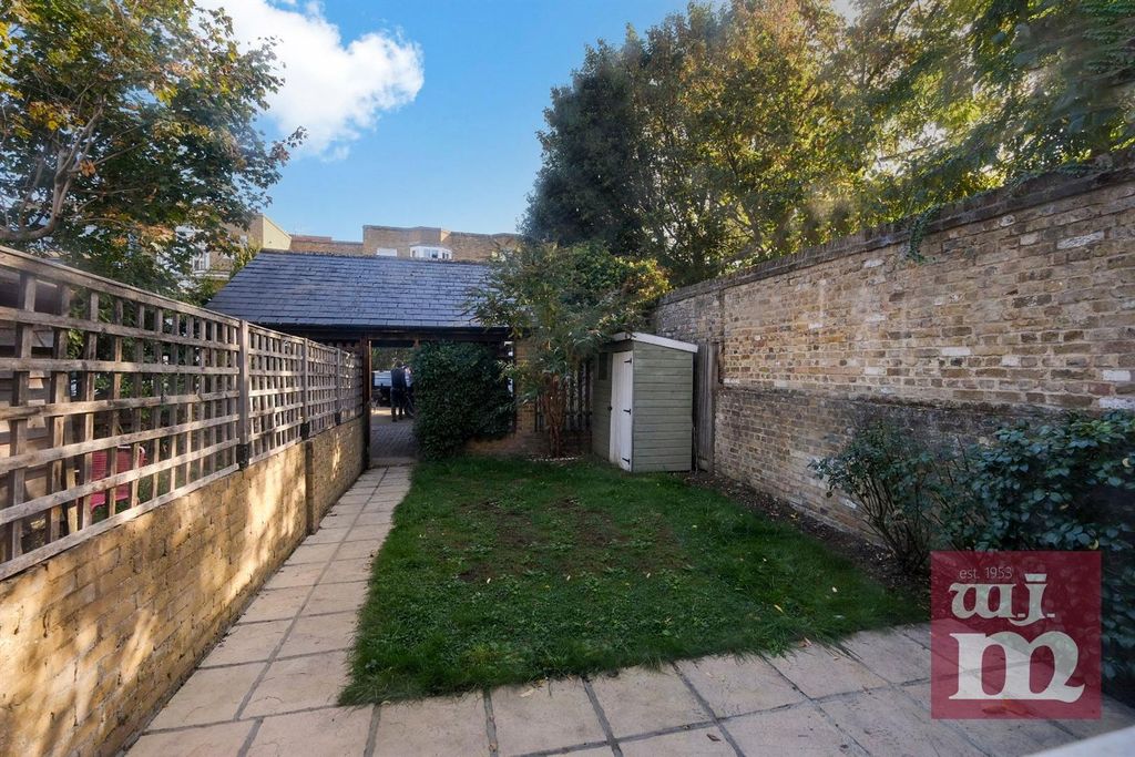 Property photo 3 of 12 Garden
