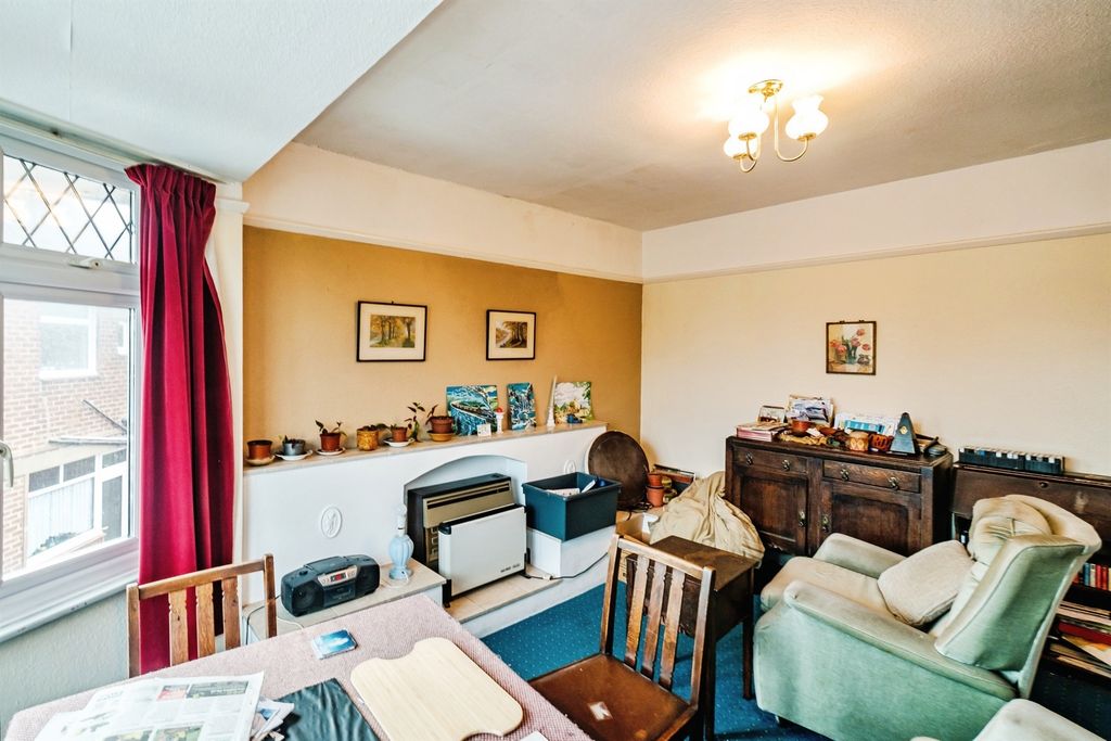 Property photo 3 of 12