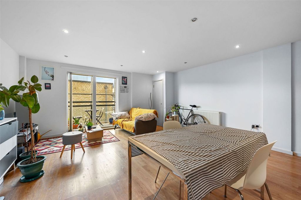 Property photo 3 of 15 Reception