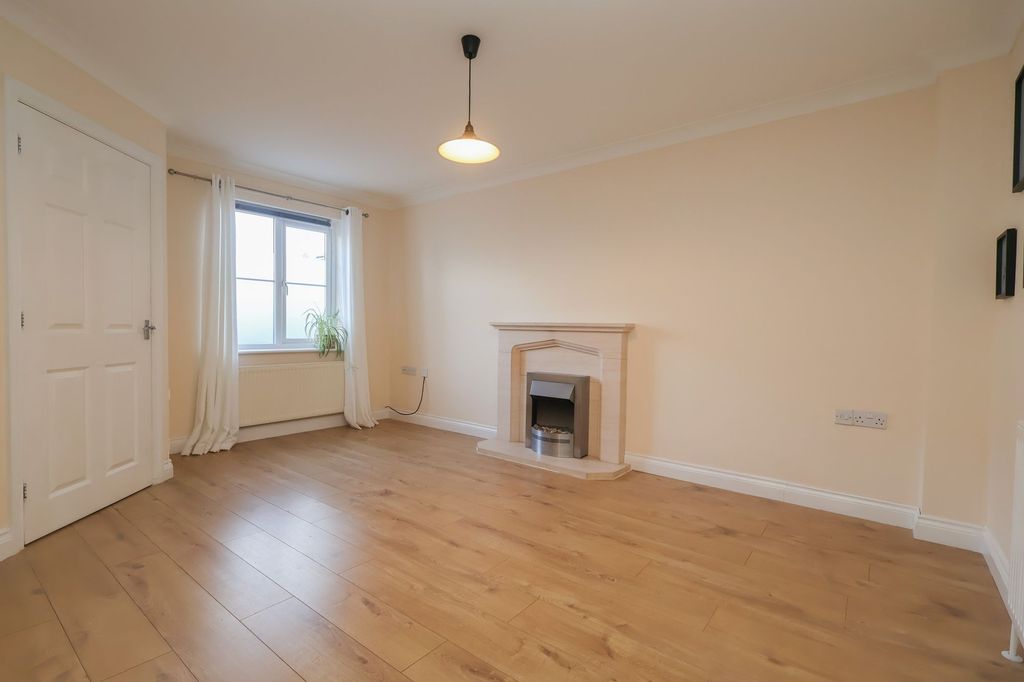 Property photo 2 of 17 Living Room