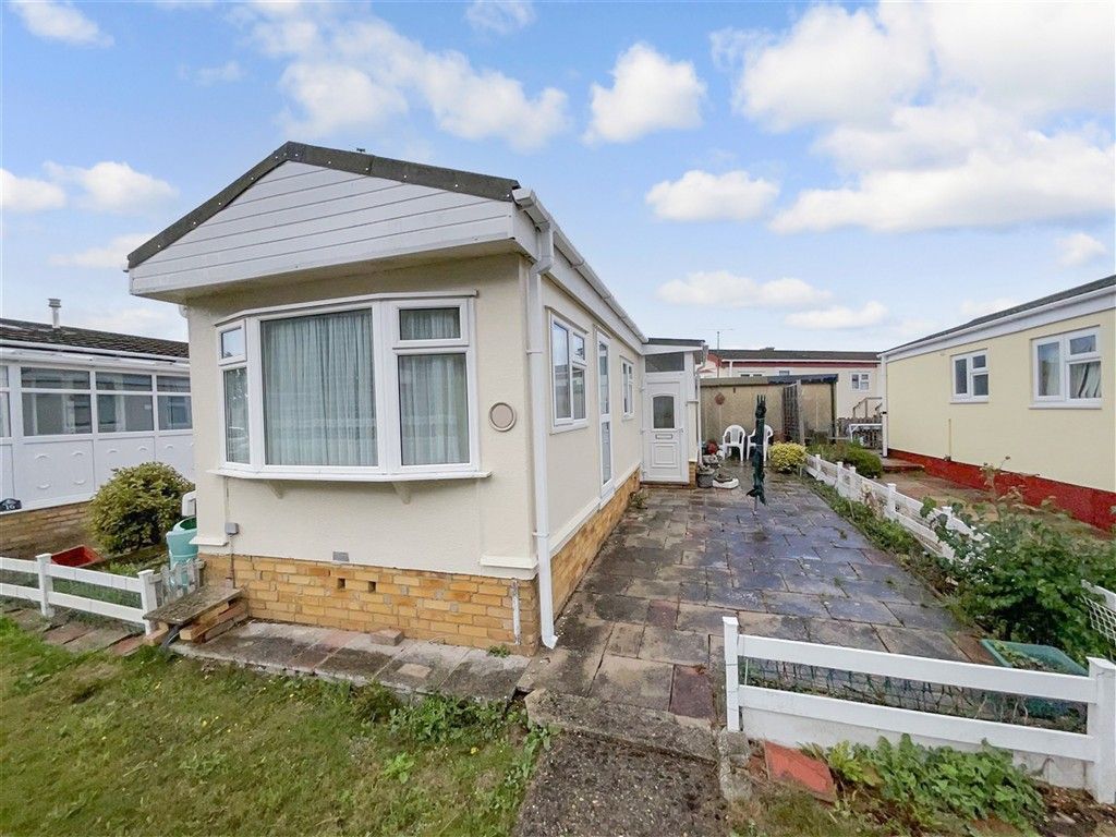 Property photo 1 of 6 Lounge